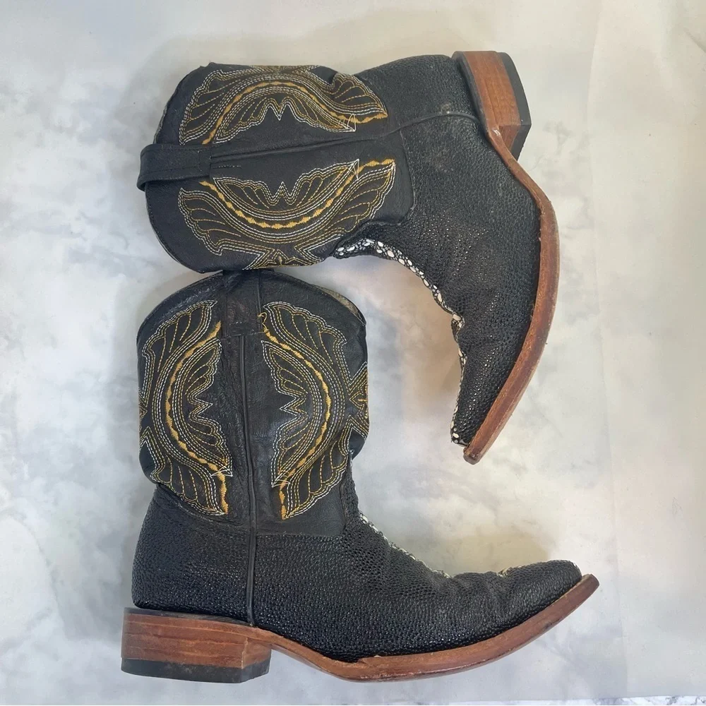 CARRETA Boots Embroidered Black Cowboy Boots Size 1